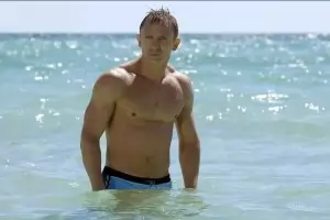 Новият Джеймс Бонд — събуден, съблечен и разплакан