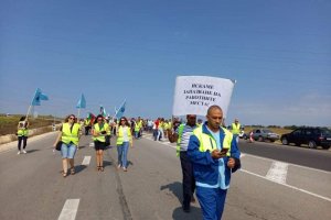 Разтурията в политиката трайно обзема бизнеса и замества обичайната суматоха с