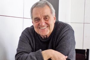 Калин Тодоров е роден през 1953 г в София Завършил е