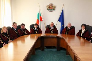 Наложеният от 45 ото Народно събрание мораториум върху сделките и назначенията на