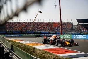 Пилотът на Ред Бул Макс Верстапен спечели Гран при на