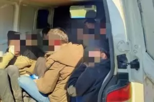 Пътна полиция задържа трафикант на мигранти