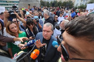 Протестиращи ресторантьори пред Народното събрание изгониха няколкото депутати които излязоха