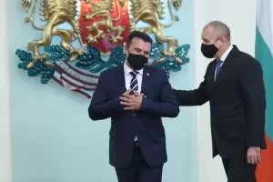 Не ви щем ни язикот, ни идентитетот - спрете тормоза!