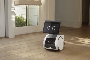 Amazon представи първия си домашен робот който медиите определиха като