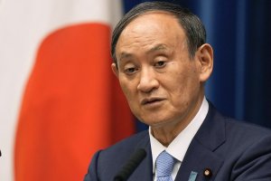 Японският премиер Йошихиде Суга се оттегля от поста по малко от година
