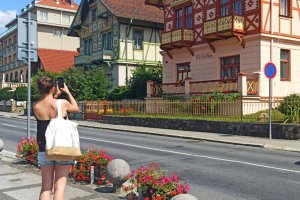 Приказни къщи и малки замъци превърнати в хотели сякаш извадени