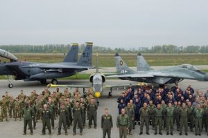 Пет изтребителя F 15Е част от 336 а бойна ескадрила от състава