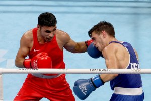 Двамата боксьори на които кубинският треньор на националния отбор Жоел Арате