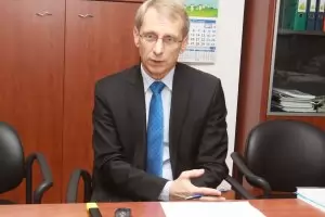 Денков се ангажира да върне учениците в клас преди Коледа
