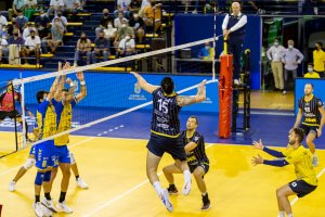 Волейболният шампион на България Хебър загуби тежко дебютния си мач