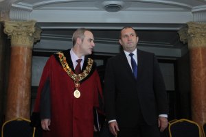 Дебат преди кандидат президентския балотаж стартира тази вечер в 20 часа