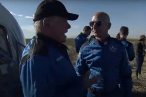 90 годишният актьор Уилям Шатнър стана най възрастният човек който е летял