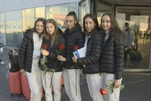 Състезателките от ансамбъла по художествена гимнастика изразиха публично подкрепата си