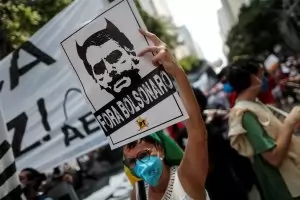 Бразилия изкара хората по улиците с лоши мерки срещу пандемията