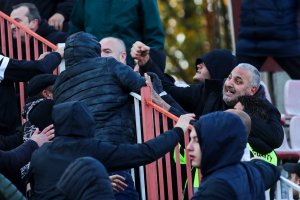 Футболното хулиганство в България отново показа грозното си лице при