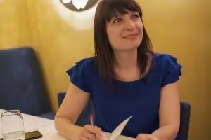 Виктория, която броди по дирите на думите