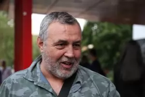 Актьори искат мобилни лаборатории за ковид-тестове пред театрите