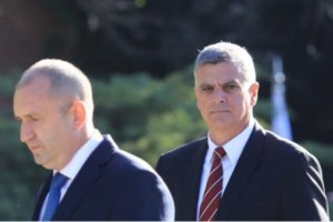 Изненадващо президентът Румен Радев и служебното правителство сложиха досегашният зам шеф