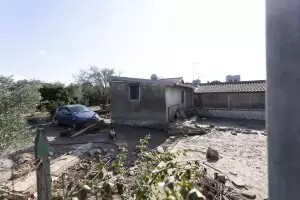 Рядка средиземноморска буря уби двама и потопи Сицилия под вода
