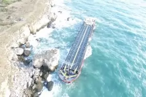 Прокурори се молят на моряците от Vera Su да слязат