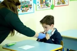 Нова заповед на МОН разрешава присъствен учебен процес от I до IV клас