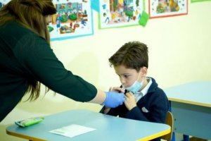 Почти 608 300 ученици се върнаха в класните стаи след