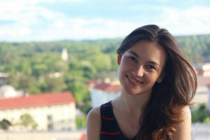 Мария Шаркова е адвокат специалист по медицинско право  Завършила е Английската