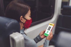 Който пътува в градския или обществения транспорт в нарушение на