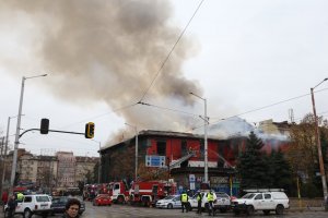 Мъж е задържан за пожара в бившето кино Възраждане в