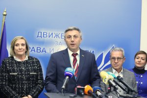 Водачът на ДПС Мустафа Карадайъ прояви изключителна предпазливост в първите