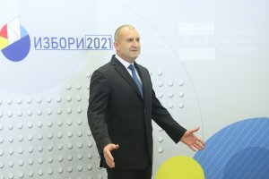 Разпределението на гласовете по избирателни райони също показва категорична победа