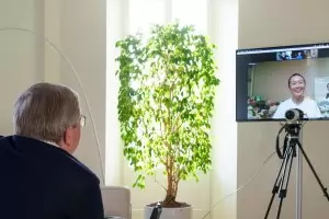 Пън Шуай във видео разговор с МОК: У дома съм и съм добре