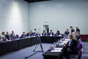 Противно на уверенията на служебния кабинет и представители на преговарящите