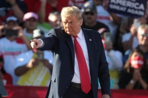 Бившият президент на САЩ Доналд Тръмп заяви че актьорът Алек