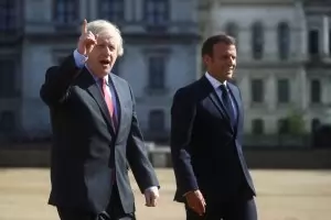 С писмо Борис Джонсън призова Франция да си прибере мигрантите