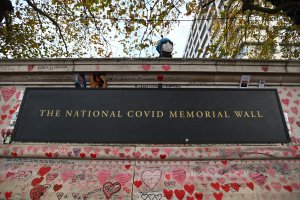 Учените във Великобритания разрешиха поставянето на трета бустерна ваксина на