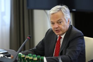 Европейската комисия е подготвила писма до Полша и Унгария за