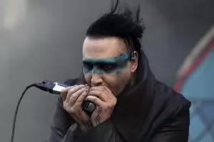 Изглежда в него има доста от Менсън и нищо от Монро