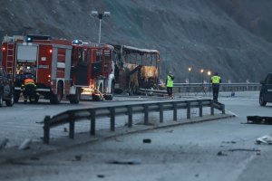 Трагедия на магистрала  Струма Пътнически автобус се подпали около 2 00 ч