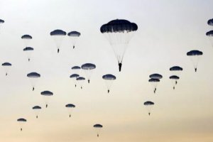 Двама руски военнослужещи са загинали при десант с парашут в