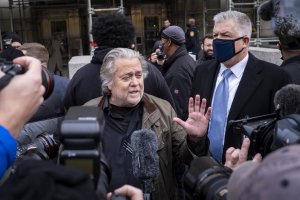 Бившият президентски съветник Стив Банън се предаде на федералните власти