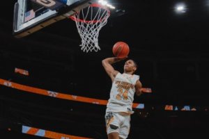 17 годишен феномен е на път да покори престижния американски колежански баскетбол