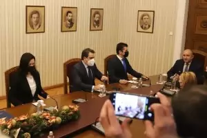 Бъдещото правителство е с приличен състав и тежка структура