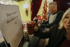 Бар Харис в Париж отбеляза стотния рожден ден на Блъди