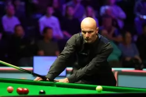 Ветеран извън Топ 100 сензационно стигна 1/4-финал на UK Championship