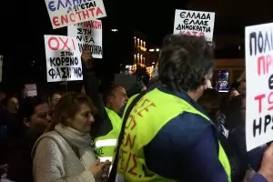 Шефът на гръцката полиция е уволнен за насилие над протестиращи
