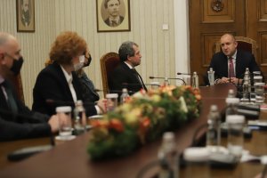 Днес е вторият ден в който президентът Румен Радев провежда