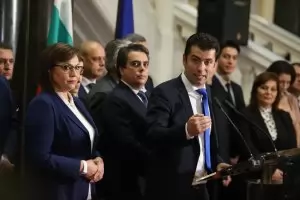 Кабинетът обмисля зелен сертификат в цялата администрация