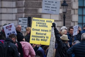 Новият вариант на вируса SARS‑CoV‑2 омикрон се разпространява значително